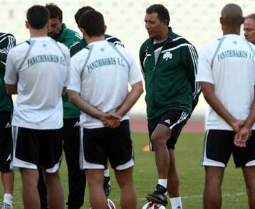 Έξαλλος ο Τεν Κάτε με τους… ασεβείς παίκτες του