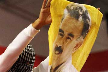 Προς άρση της πλήρους απομόνωσης του Οτζαλάν κινείται η Τουρκία