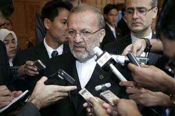 Εντείνεται η διεθνής πίεση στο Ιράν για άμεση αποδοχή της πρότασης της ΙΑΕΑ