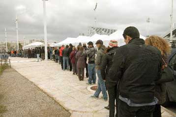 Ουρές στο ΟΑΚΑ για τα εισιτήρια της συναυλίας των U2