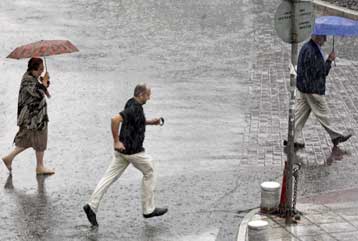 Σε κλοιό κακοκαιρίας όλη η χώρα – Απαγορευτικό απόπλου λόγω θυελλωδών ανέμων