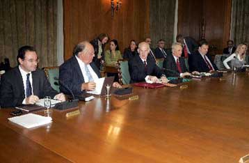 Έκτακτη εισφορά 5%-10% σε επιχειρηματικά κέρδη, αύξηση ΕΤΑΚ στα ακριβά ακίνητα