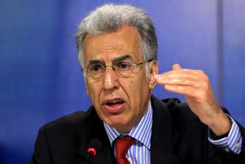 Προς αναθεώρηση ο κανονισμός για τα δώρα σε στελέχη της Κομισιόν