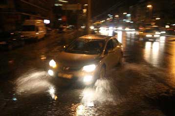 «Έμφραγμα» προκάλεσε στην Αττική η μπόρα, σοβαρά προβλήματα σε όλη τη χώρα