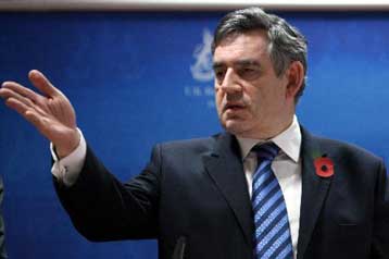 Είμαι συνεσταλμένος και καθόλου «σέξι», λέει ο Βρετανός πρωθυπουργός