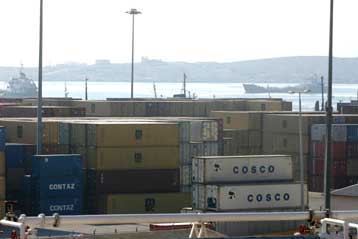 Πιέσεις εκατέρωθεν στο λιμάνι του Πειραιά