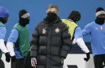 Με προστατευτικές μάσκες στο γήπεδο οι Ουκρανοί για το ματς με την Ίντερ