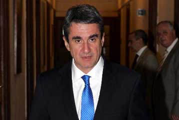 Σε διαβούλευση για τις συλλογικές συμβάσεις καλεί ΟΤΟΕ και τράπεζες ο Ανδρ.Λοβέρδος