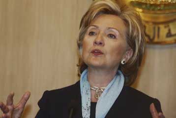 «Παράνομος ο εποικισμός του Ισραήλ» δηλώνει η Χ.Κλίντον από το Κάιρο