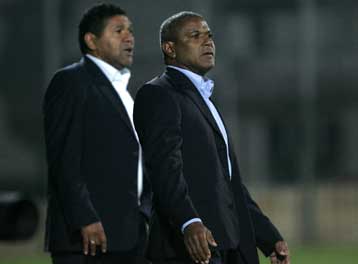 Με ψηλά το κεφάλι αποχωρούν από τον Αρη Μαζίνιο και Ντονάτο