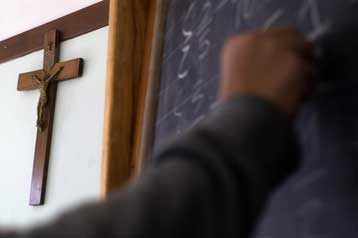 Έντονα αντιδρά η Ιταλία στην απόφαση του ΕΔΑΔ για το σταυρό σε σχολικές αίθουσες