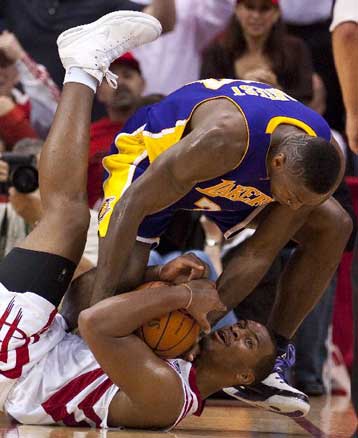 Και πάλι σούπερ Κόμπι Μπράιαντ οδηγεί τους Λέικερς