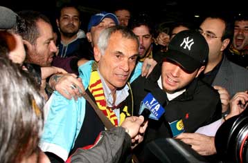 Αποθεώθηκε ο Κούπερ και είδε την προπόνηση του Αρη