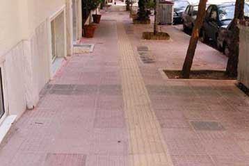 Τη βελτίωση των πεζοδρομίων για ασφαλέστερη κυκλοφορία προωθεί η κυβέρνηση