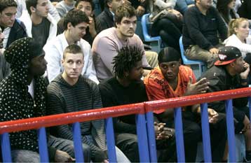 Εν αναμονή της έκδοσης των δελτίων των ξένων της η ΑΕΚ, έδιωξε τον Στεφάνοφ