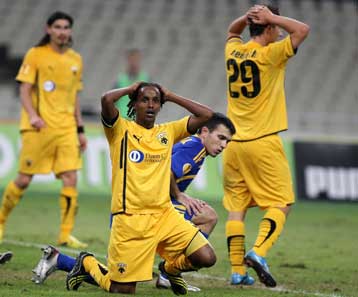 Τρία δοκάρια, χαμένες ευκαιρίες και ΑΕΚ – ΜΠΑΤΕ 2-2 σαν… κακόγουστο αστείο