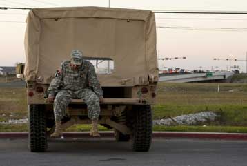 Τα κίνητρα του δράστη του μακελειού στη στρατιωτική βάση του Τέξας αναζητούν οι Αρχές