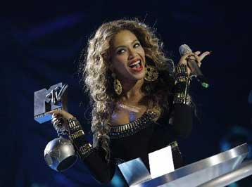 Χατ τρικ της Μπιγιονσέ στα ευρωπαϊκά μουσικά βραβεία MTV