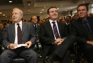 Κόντρα στη Βουλή για τις αλλαγές στην ΕΛ.ΑΣ. και την κατάργηση της εξωτερικής φρουράς