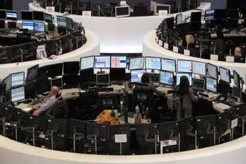 Μικτό κλείσιμο στις ευρωπαϊκές αγορές, άνοδος τελικά στη Γουόλ Στριτ την Παρασκευή