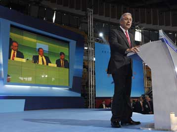 Αιχμηρός και ενωτικός από το βήμα του Συνεδρίου ο Δημήτρης Αβραμόπουλος