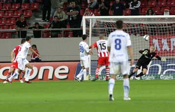 Θανατηφόρο Βέλ(λι)ος χτύπησε τον Ολυμπιακό στην εκπνοή