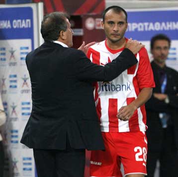 Αιχμές Ζίκο στους… προκατόχους του για το ελλιπές ρόστερ του Ολυμπιακού