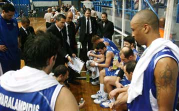 Απόλυτη ικανοποίηση για Ζούρο, «να πάρουμε μάθημα» είπε ο Κουφός