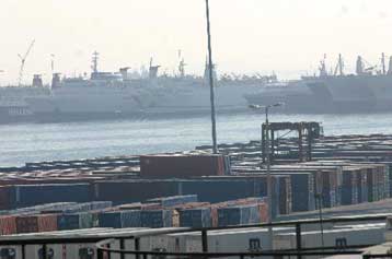 Στα δικαστήρια η κόντρα για την απεργία στο λιμάνι του Πειραιά