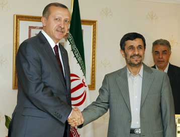 Στην Τουρκία ο Αχμαντινετζάντ για τη Σύνοδο της Κωνσταντινούπολης