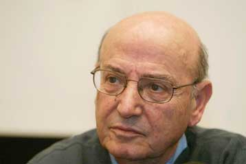 Συμπτώματα νέας γρίπης εμφάνισε ο Θόδωρος Αγγελόπουλος