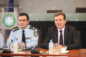 Ειρηνικοί οι εορτασμοί της 17ης Νοέμβρη διαβεβαιώνουν Χρυσοχοΐδης-ακαδημαϊκοί