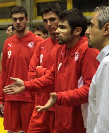 Αντίδραση Ολυμπιακού για την κλήση του Κουζούνη σε απολογία και επιστολή στον ΠΑΣΑΠ