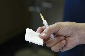 Ξεκινά ο πιλοτικός εμβολιασμός κατά της νέας γρίπης στο προσωπικό 28 νοσοκομείων