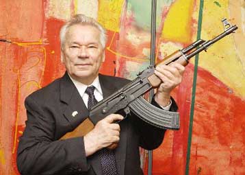 Ενενήντα χρονών γίνεται ο Καλάσνικοφ και γίνεται δεκτός από τον Μεντβέντεφ