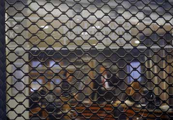 Στο στόχαστρο αγνώστων τράπεζα και καταστήματα στο Κέντρο της Αθήνας