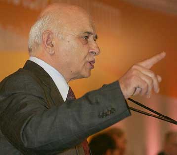 Στο πλευρό των συμβασιούχων του ΥΠΠΟ τίθεται ο πρόεδρος της ΕΝΑΕ