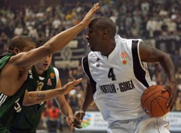 Τον Παλάσιο σε ρόλο αντί-Εϊβερι προορίζει ο ΠΑΟΚ