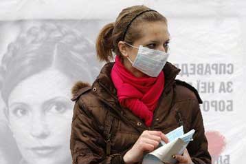 «Αλληλοκαρφώματα» με φόντο τις κάλπες στην Ουκρανία, ενώ καλπάζει η νέα γρίπη