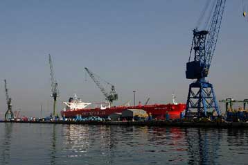 Ενιαίο φορέα για τα Ναυπηγεία με συμμετοχή του Δημοσίου προτείνουν ΓΣΕΕ και ΤΕΕ