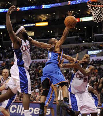 Νίκη για τους Σπερς παρά τις απουσίες των Ντάνκαν-Πάρκερ