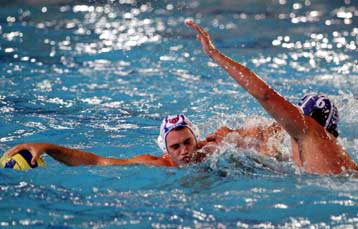 Ντέρμπι «αιωνίων» αλλά με διαφορές στο κολυμβητήριο Πειραιά