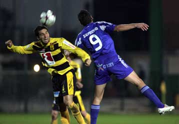 Θλάση υπέστη ο Κουλουχέρης, αμφίβολος για το ντέρμπι με τον ΠΑΟΚ