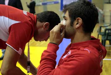 Ο αθλητικός δικαστής αθώωσε τον Παύλο Κουζούνη του Ολυμπιακού