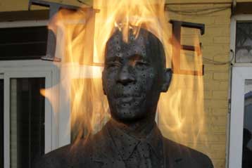 «Φλεγόμενος» Ομπάμα από Κινέζο καλλιτέχνη