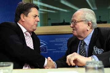 Ακροδεξιά συμμαχία στην Ευρωβουλή με γαλλο-βρετανική «σφραγίδα»