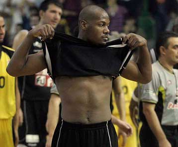 Συνεχίζεται η αναζήτηση για τον αντικαταστάτη του Έιβερι στον ΠΑΟΚ