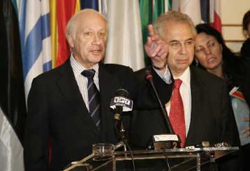 Τριμερή συνάντηση για το θέμα της ονομασίας της ΠΓΔΜ προωθεί ο Μ.Νίμιτς