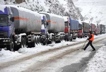 Δεκάδες θύματα και σοβαρά προβλήματα από τις σφοδρές χιονοπτώσεις στη βόρεια Κίνα