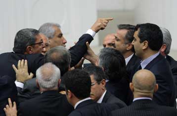 Η Τουρκία χαλαρώνει τους περιορισμούς στη μετάδοση τηλεοπτικών εκπομπών στα κουρδικά